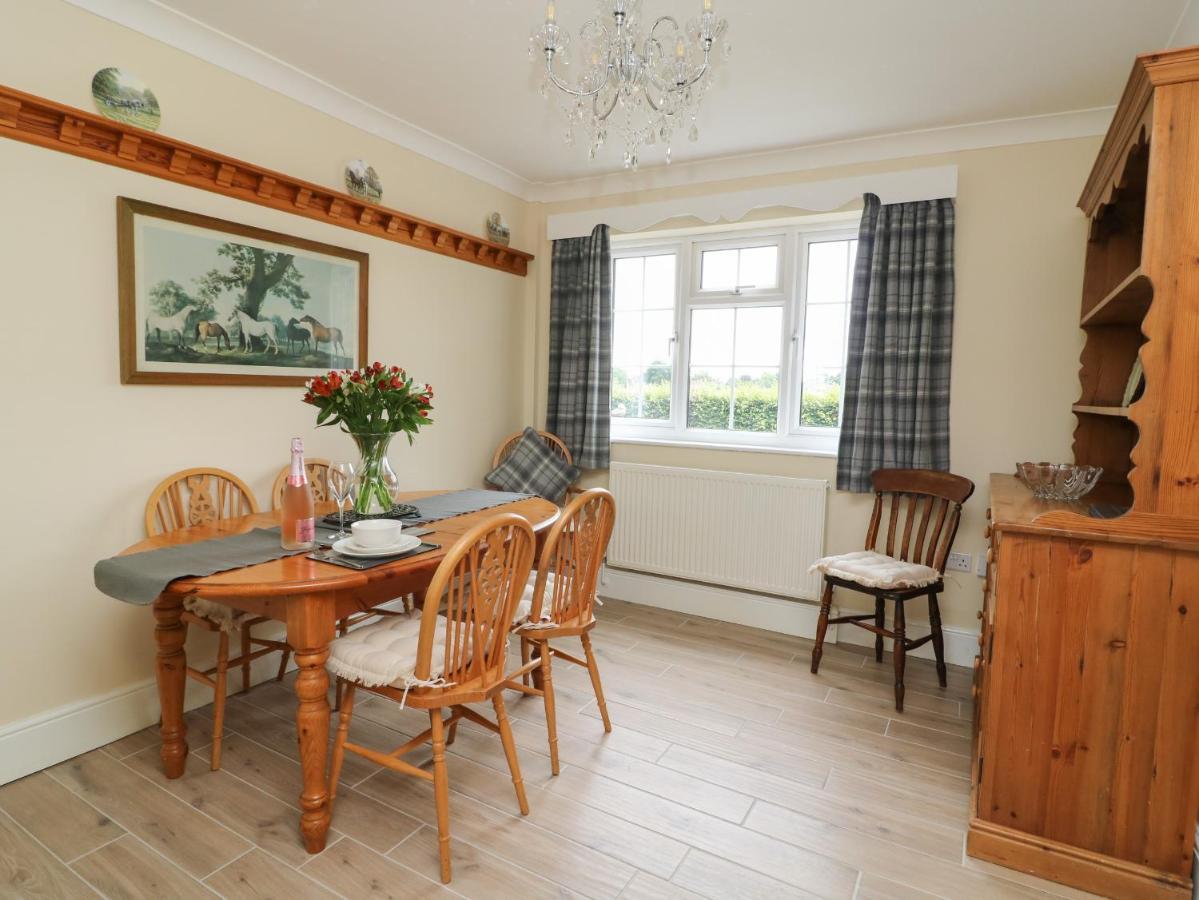 Villa 2 Crosslands York Esterno foto